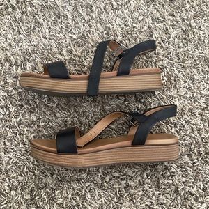 black platform sandals